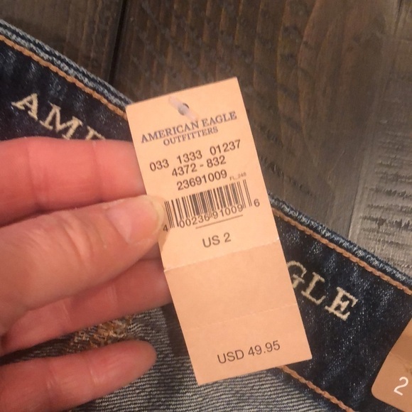 NEW AEO Distressed High Rise Embroidered Festival 100% Cotton Size 2 Jean Shorts - Picture 14 of 16